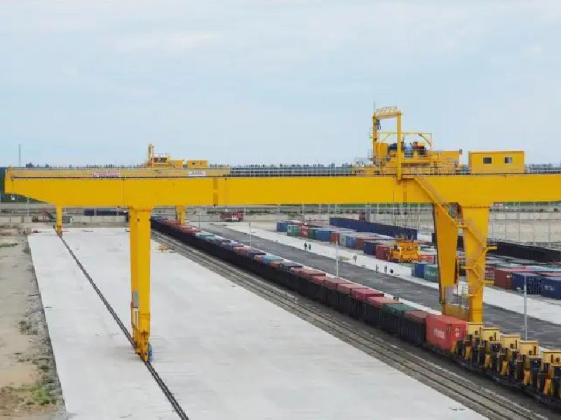 通用門(mén)式起重機(jī)